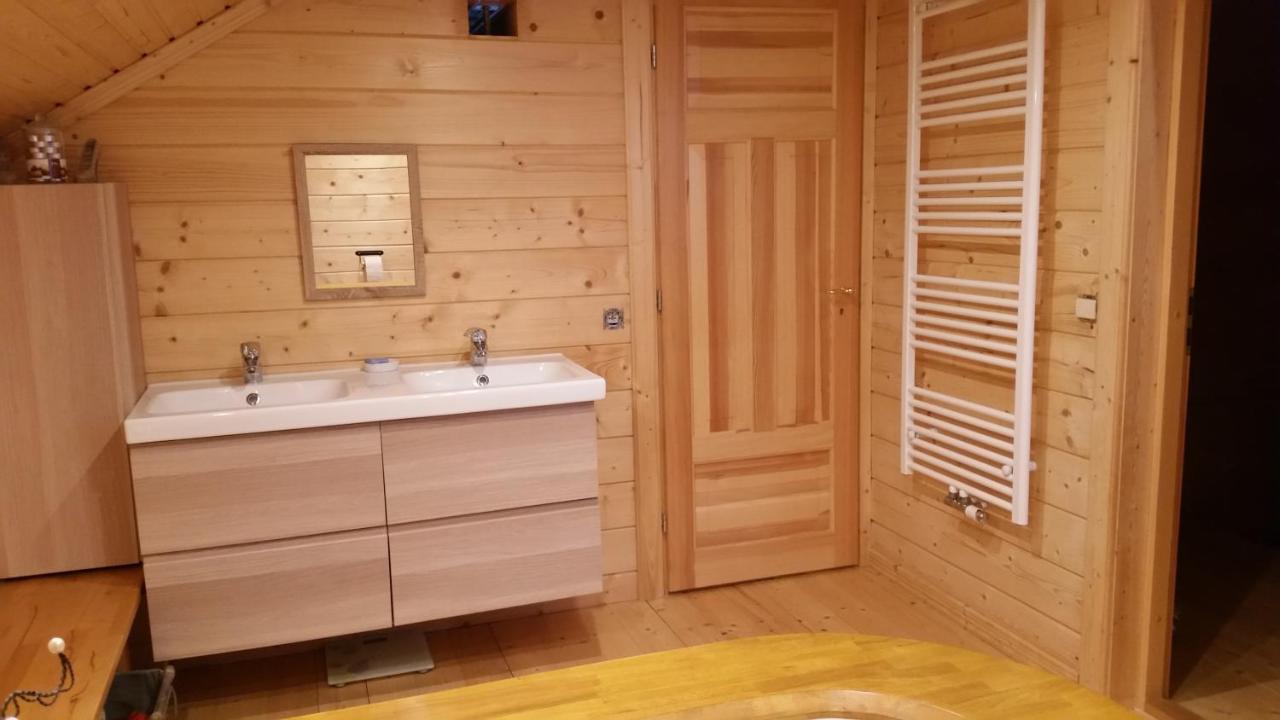Au Chalet Bed & Breakfast Maubray Luaran gambar
