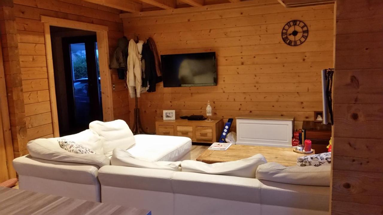 Au Chalet Bed & Breakfast Maubray Luaran gambar